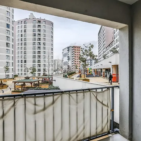 Modern Flat With Balcony In Tuzla
